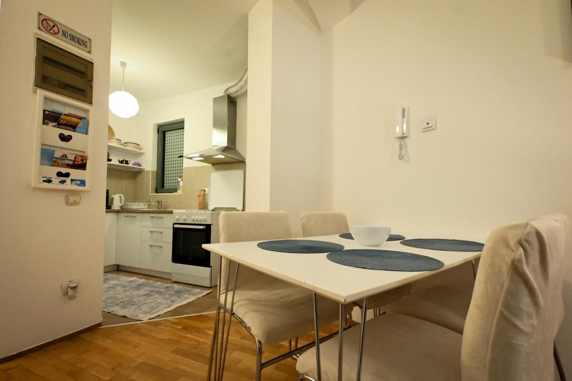L&B Studio Apartment Priștina Exterior foto