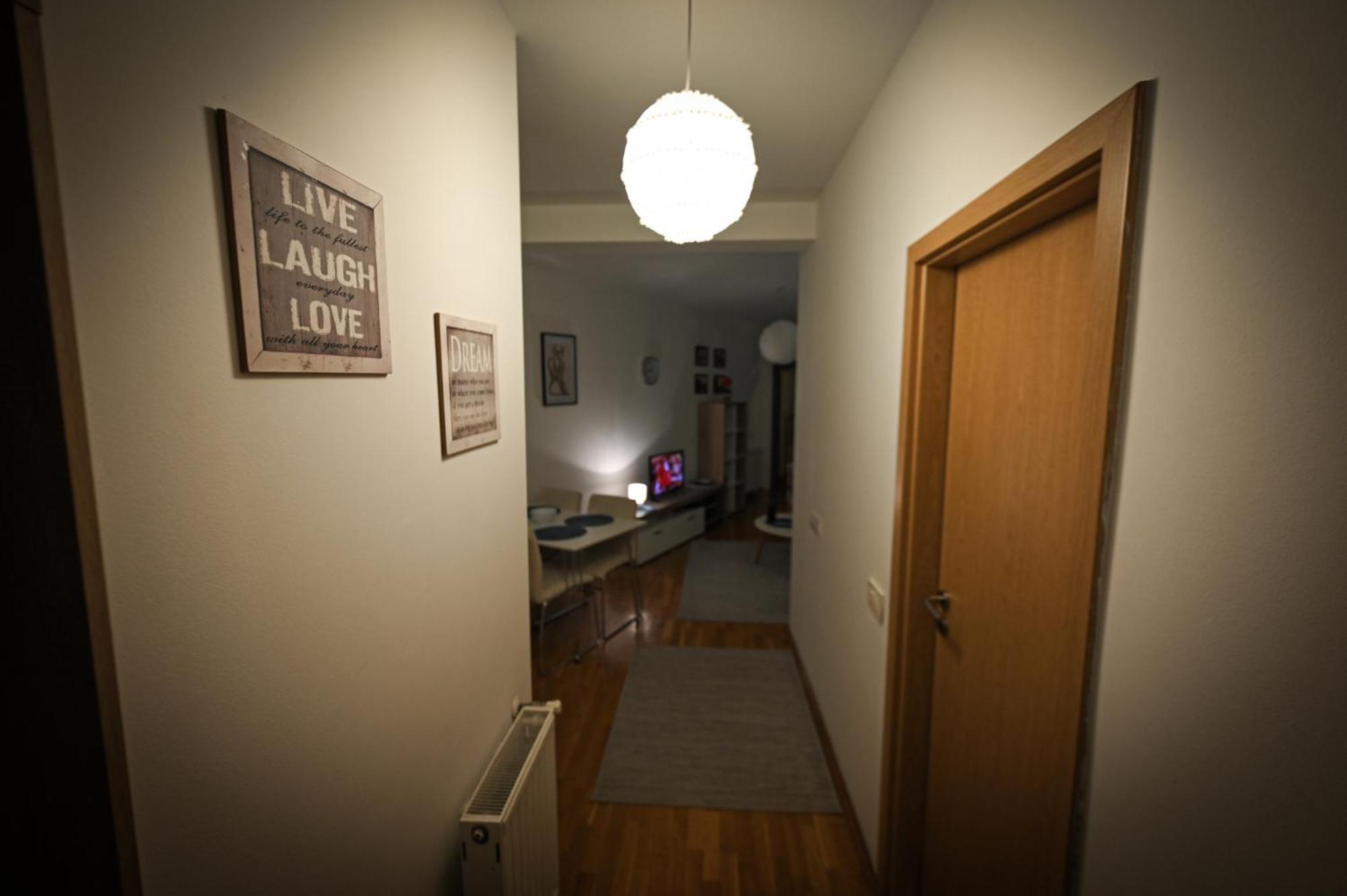 L&B Studio Apartment Priștina Exterior foto